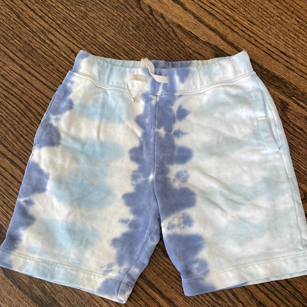 JCREW boys tie dye shorts. Size 7. Like NEW.